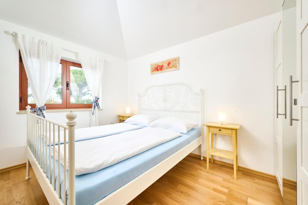 Elia Apartments Савудрія Екстер'єр фото