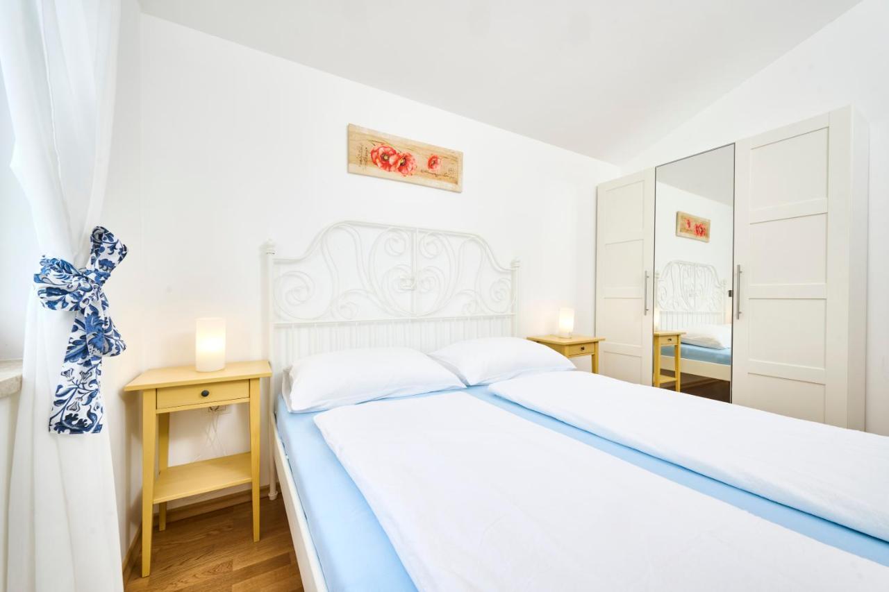 Elia Apartments Савудрія Екстер'єр фото