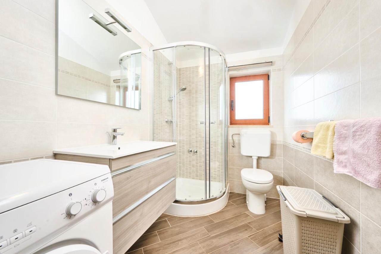 Elia Apartments Савудрія Екстер'єр фото