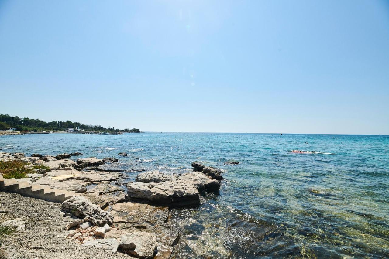 Elia Apartments Савудрія Екстер'єр фото