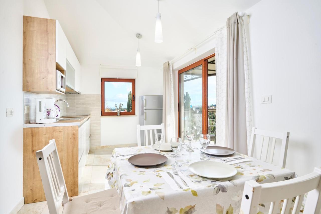 Elia Apartments Савудрія Екстер'єр фото