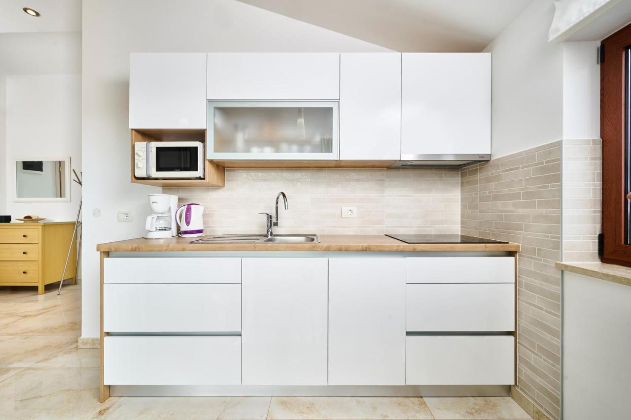 Elia Apartments Савудрія Екстер'єр фото